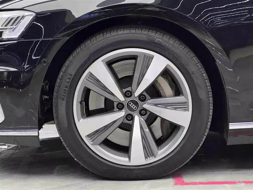 Audi A8 New Energy 2022 A8L 60 TFSIe quattro Collector's Edition фото 4