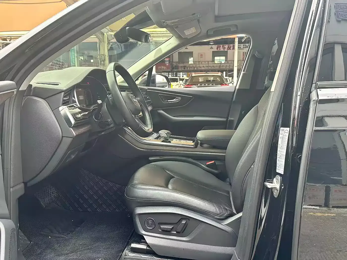 Audi Q7 2022 55 TFSI quattro S line Ice & Snow Edition фото 4
