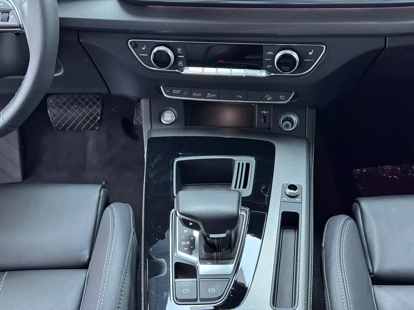 Audi Q5L 2023 40T Luxury Dynamic фото 8