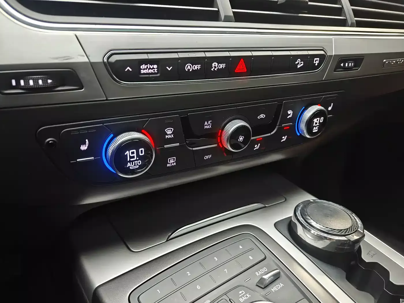 Audi Q7 2016 45 TFSI Technology фото 12