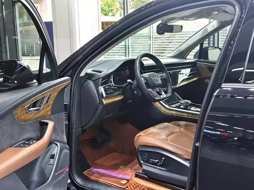 Audi Q7 2020 55 TFSI quattro S line Premium фото 6