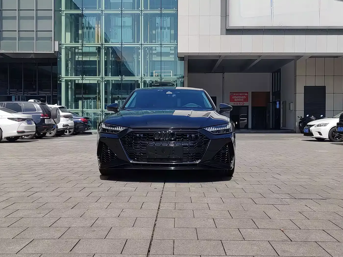 Audi A7 2023 Model 45 TFSI Premium Selection Edition фото 2