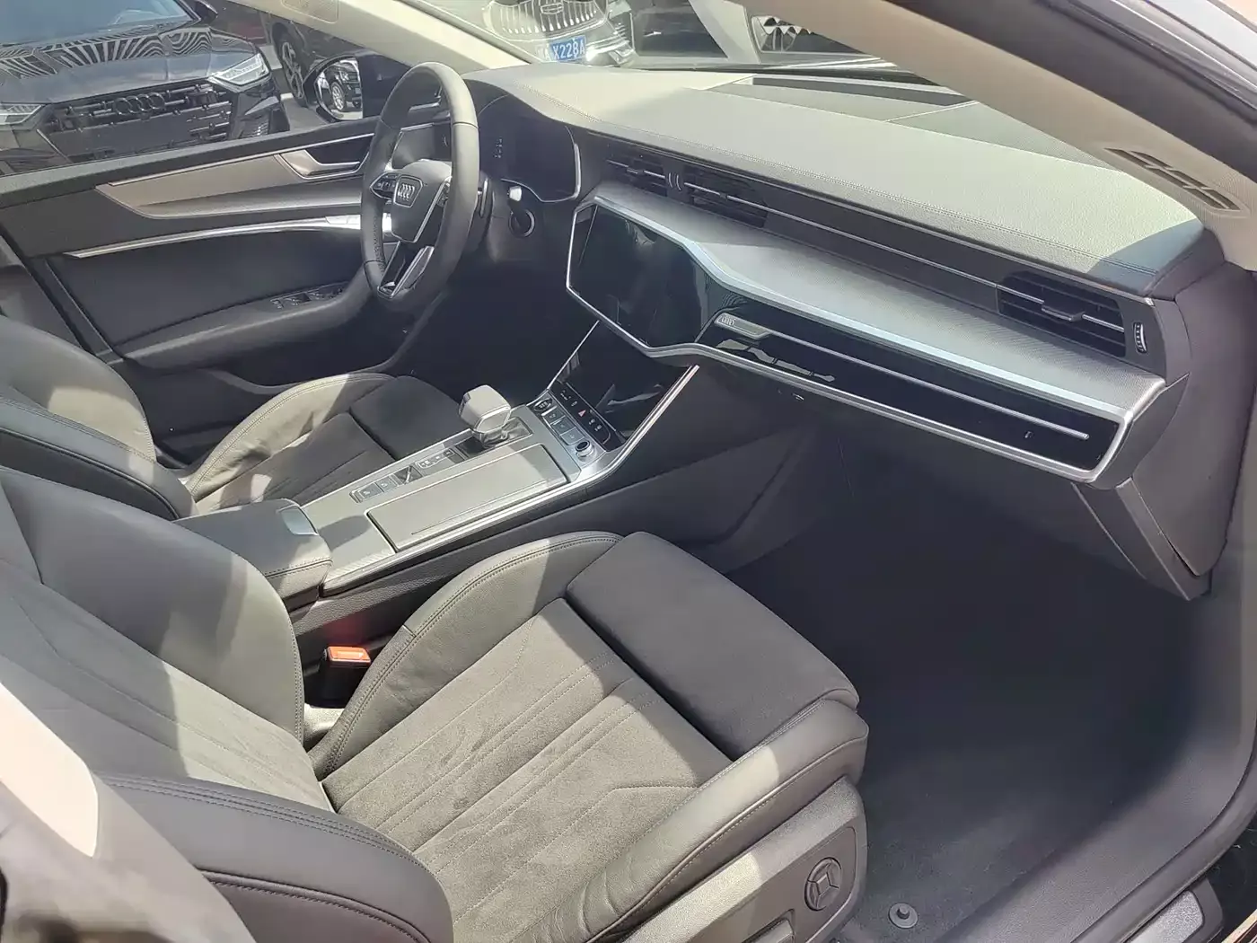 Audi A7 2023 Model 45 TFSI Premium Selection Edition фото 6