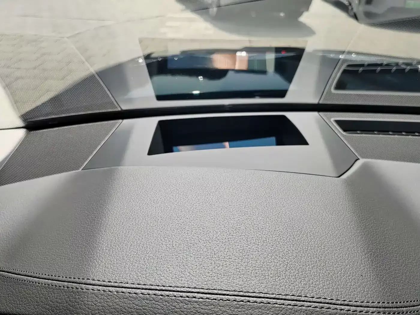 Audi A7 2023 Model 45 TFSI Premium Selection Edition фото 9