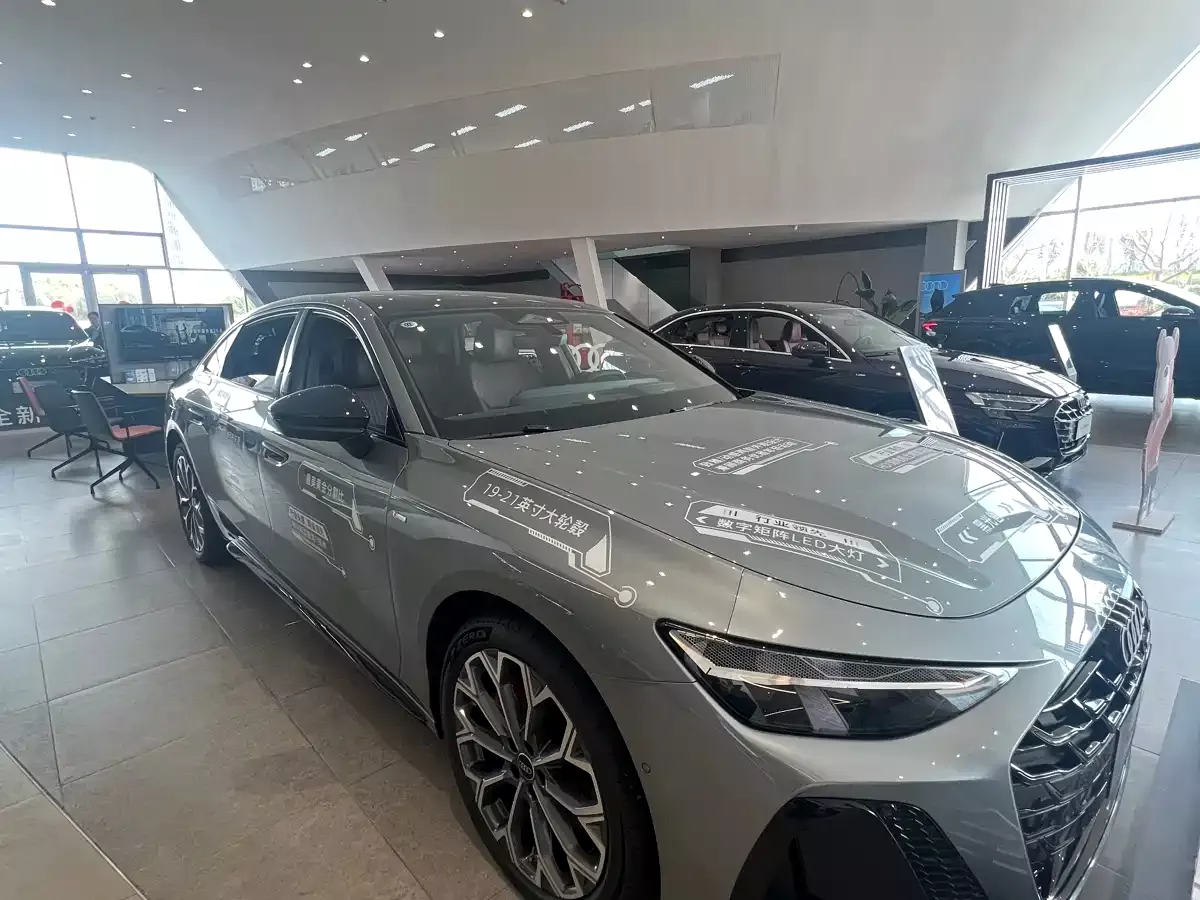 Audi A6L фото 3