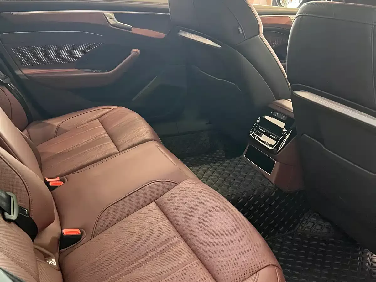 Audi A6L фото 4