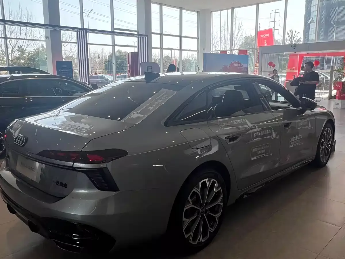 Audi A6L фото 5