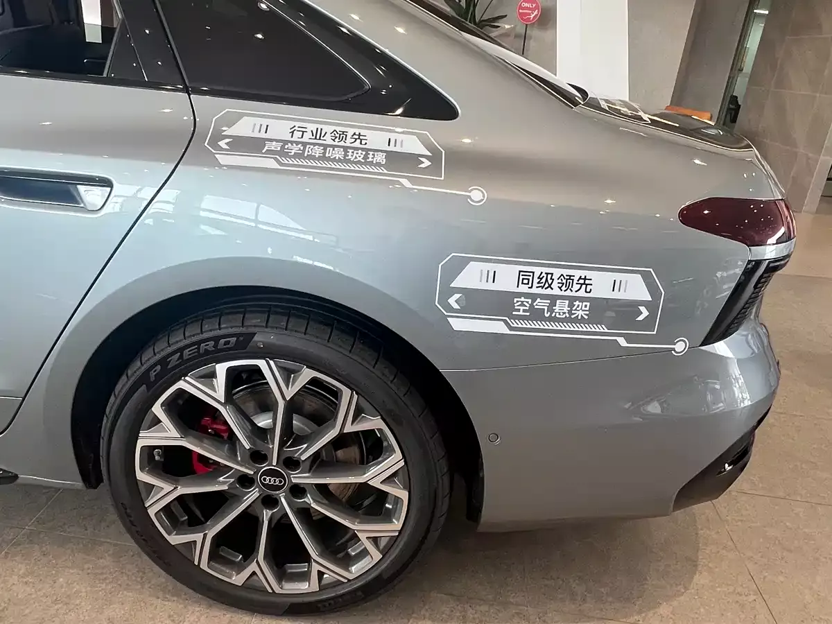 Audi A6L фото 7