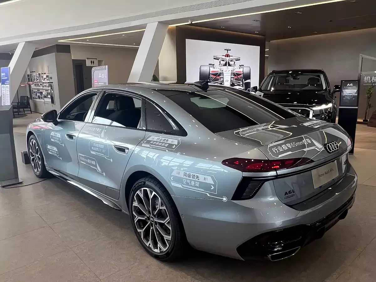 Audi A6L фото 9