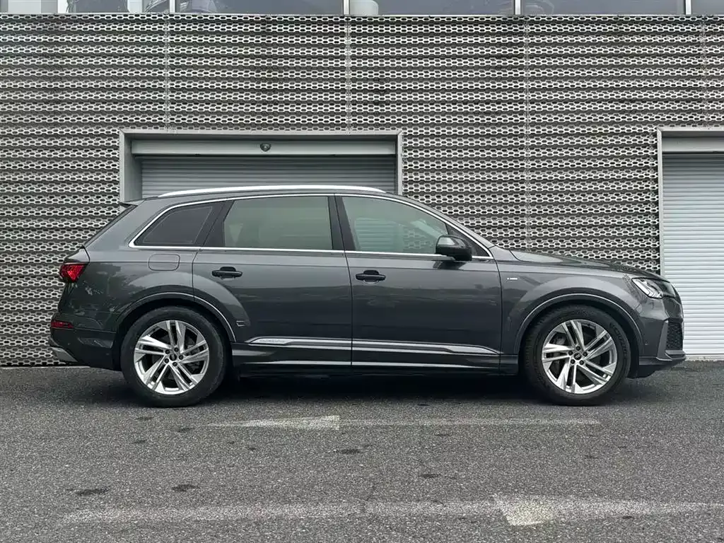 Audi Q7 2021 45 TFSI quattro S line Sport фото 4