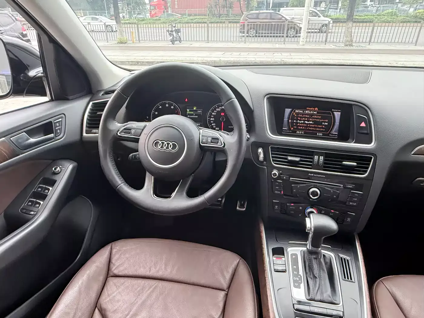 Audi Q5 (Import) 2013 Model 40 TFSI hybrid фото 7