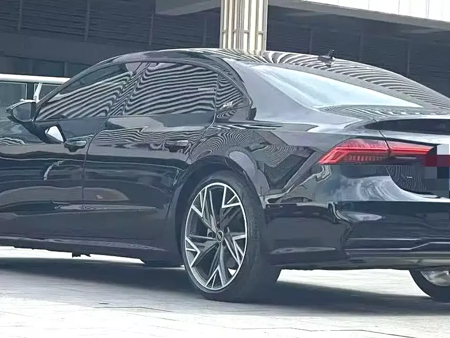 Audi A7L 2023 45 TFSI quattro S-line Black Warrior Edition фото 6