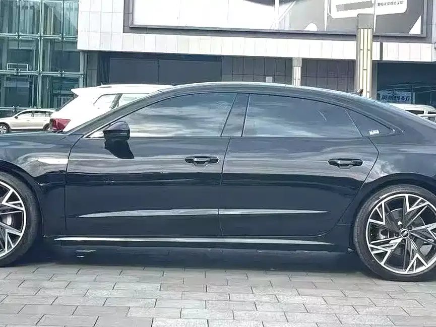 Audi A7L 2023 45 TFSI quattro S-line Black Warrior Edition фото 7
