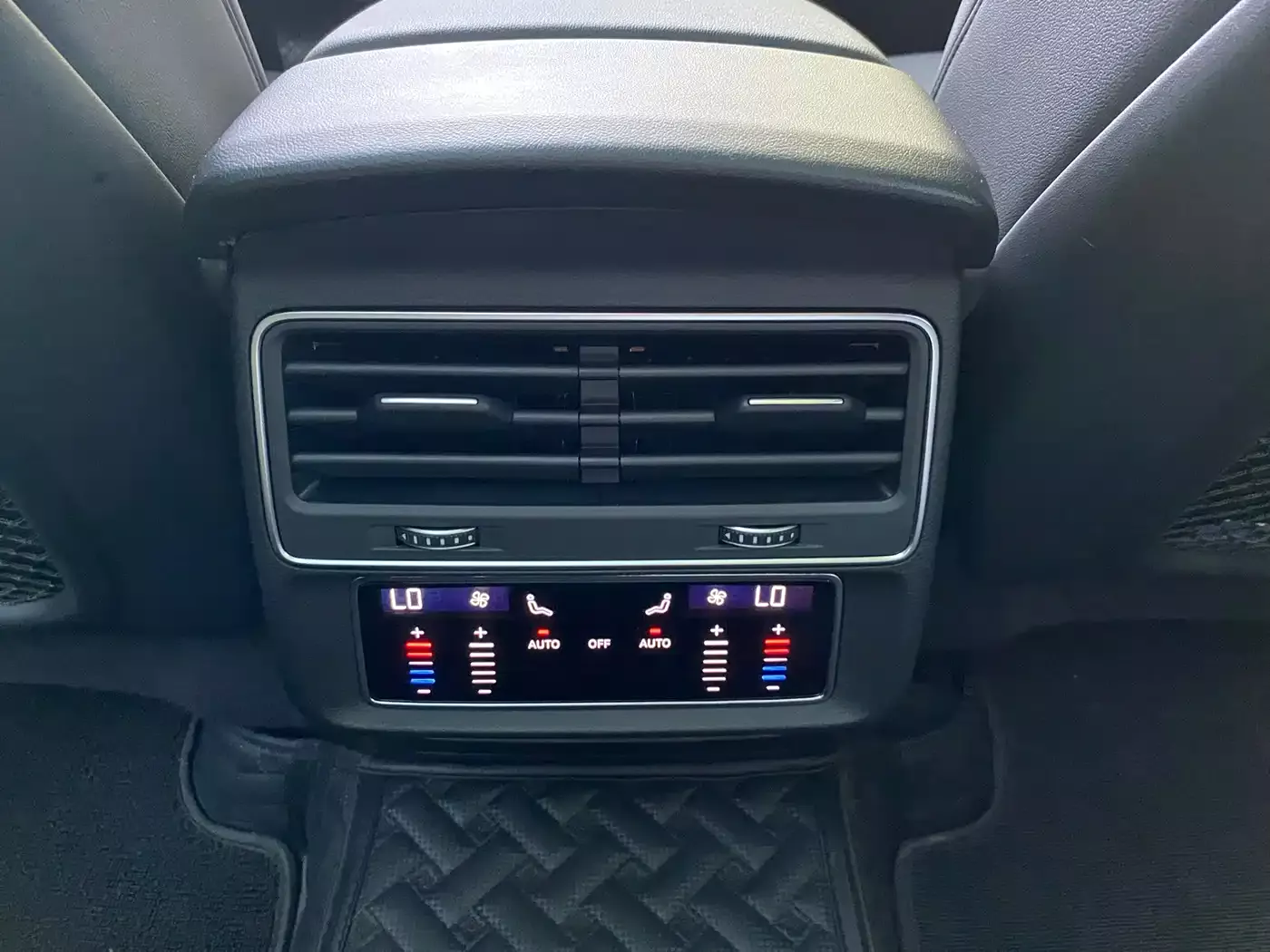 Audi Q7 2023 55 TFSI quattro S line Sport фото 12