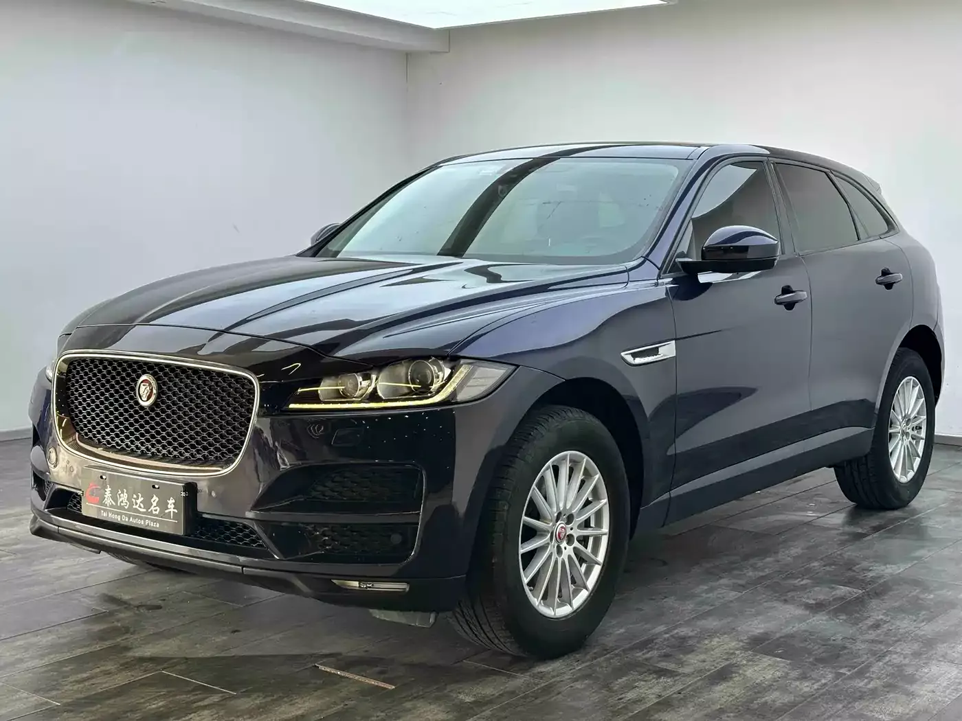 Jaguar F-PACE 2018 2.0T 2WD Urban Premium Edition