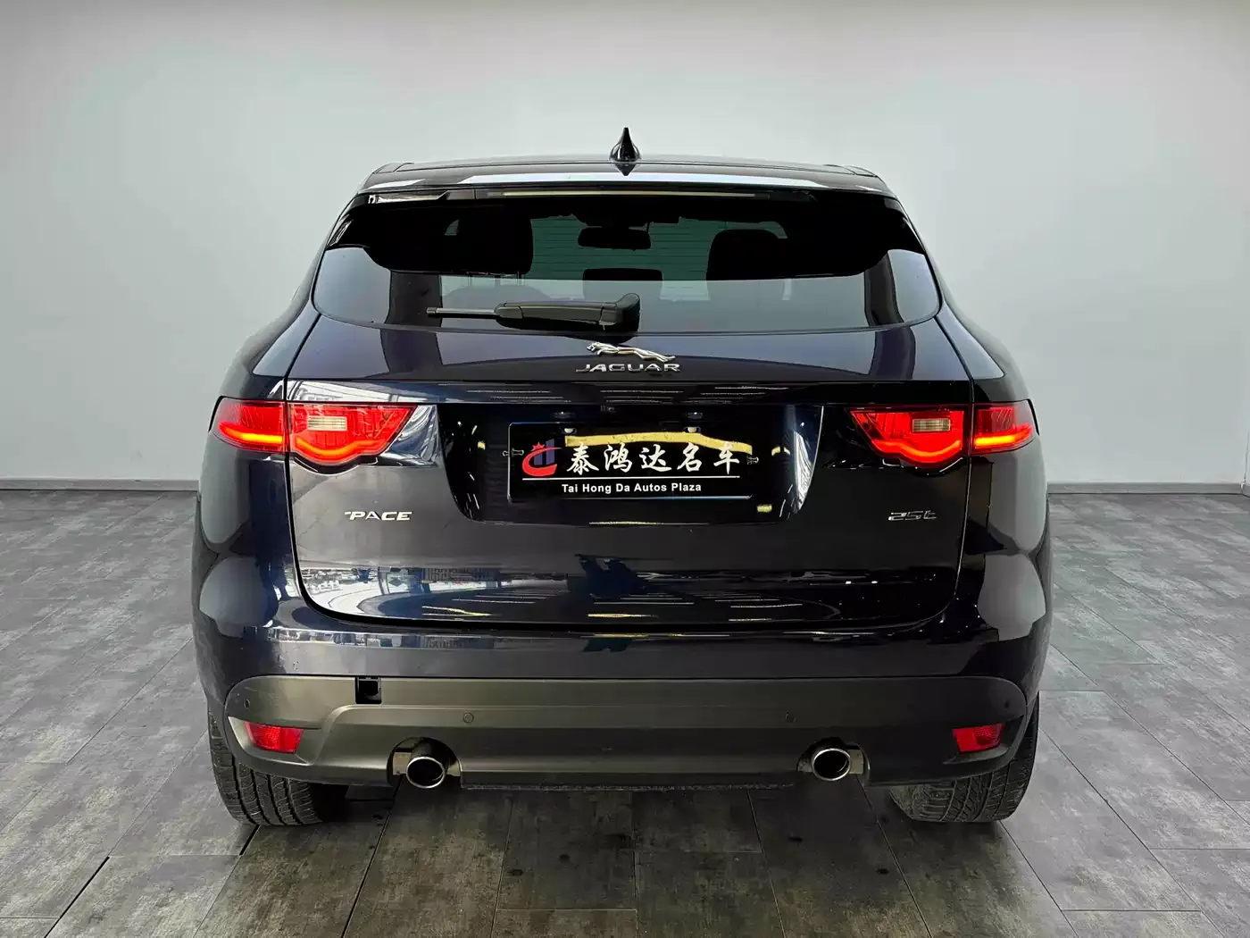 Jaguar F-PACE 2018 2.0T 2WD Urban Premium Edition фото 5