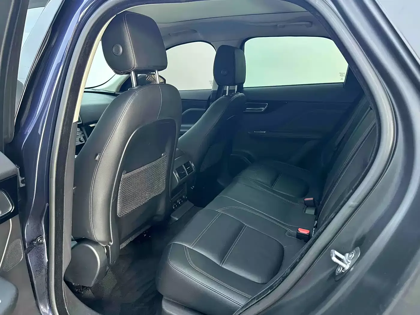 Jaguar F-PACE 2018 2.0T 2WD Urban Premium Edition фото 7