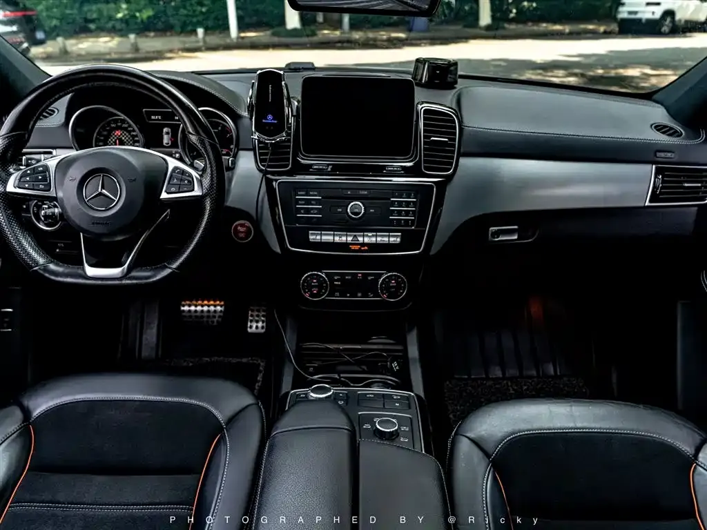 Mercedes-Benz GLE Coupe AMG 2018 Model AMG GLE 43 4MATIC Coupe SUV Phantom Orange Special Edition фото 3