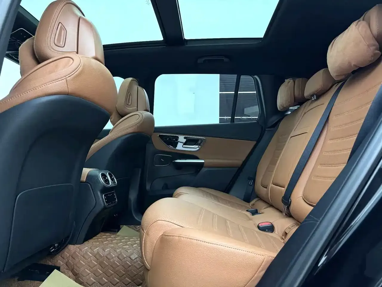 Mercedes-Benz GLC 2023 GLC 260 L 4MATIC Sport 5-seater фото 8