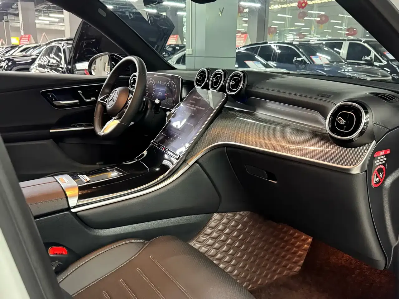 Mercedes-Benz GLC 2023 GLC 260 L 4MATIC Sport 5-seater фото 17