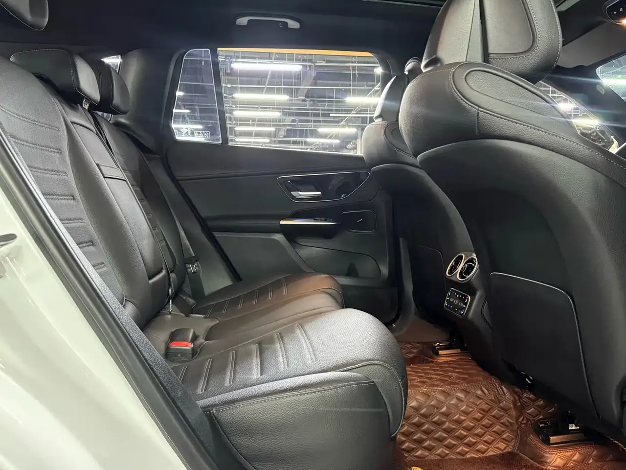 Mercedes-Benz GLC 2023 GLC 260 L 4MATIC Sport 5-seater фото 19
