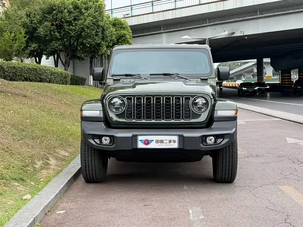 Jeep Wrangler 2022 2.0T Highland 4-Door фото 2