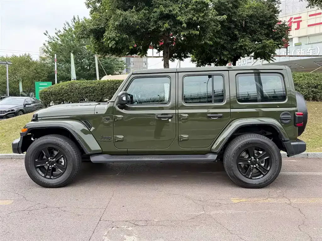 Jeep Wrangler 2022 2.0T Highland 4-Door фото 3