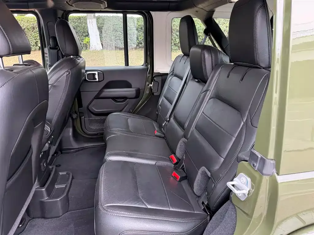 Jeep Wrangler 2022 2.0T Highland 4-Door фото 10