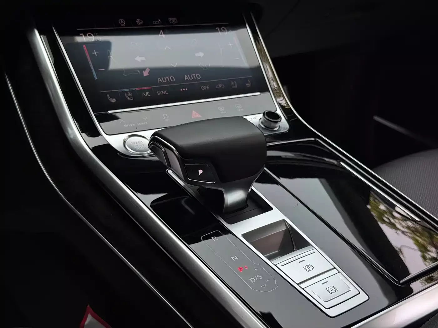 Audi Q8 2019 Model 55 TFSI Premium Dynamic фото 18