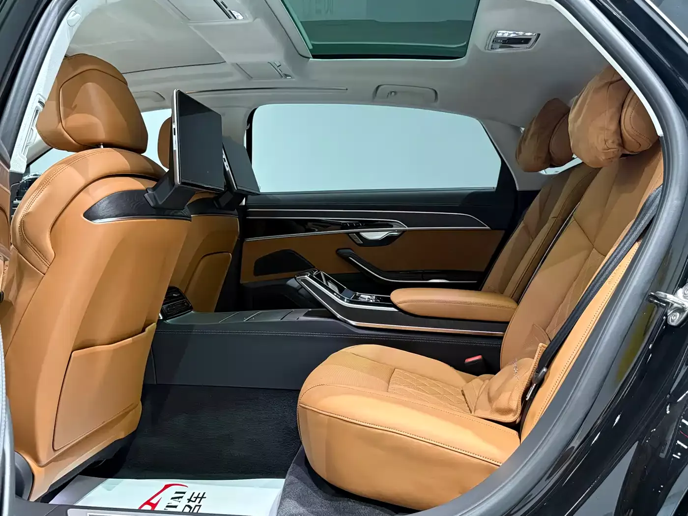 Audi A8 2022 A8L Horch Founder Edition Classic фото 8