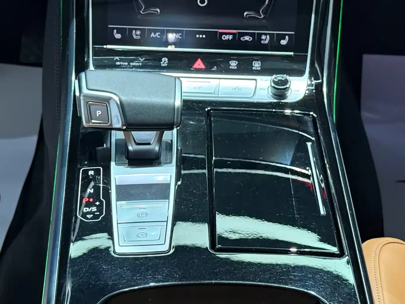 Audi A8 2022 A8L Horch Founder Edition Classic фото 13