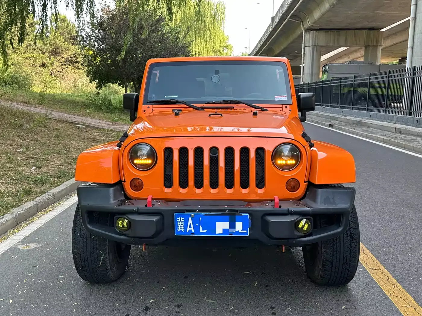 Jeep Wrangler 2013 3.6L Sahara Two-Door фото 2