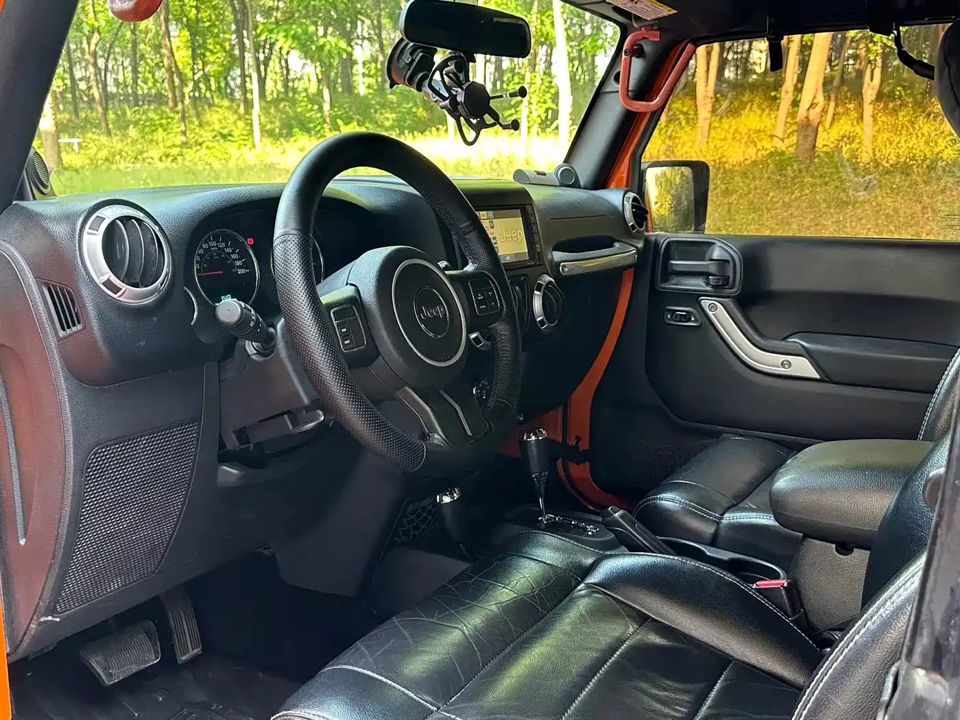 Jeep Wrangler 2013 3.6L Sahara Two-Door фото 3