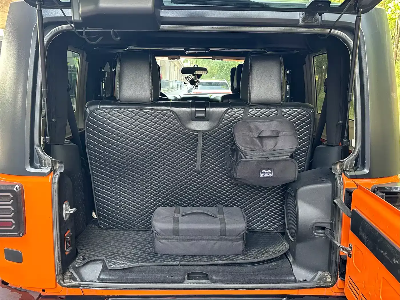 Jeep Wrangler 2013 3.6L Sahara Two-Door фото 5