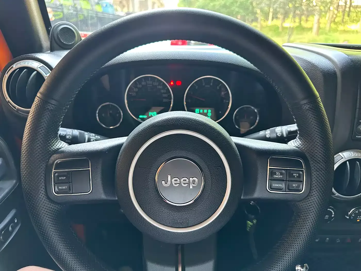 Jeep Wrangler 2013 3.6L Sahara Two-Door фото 6