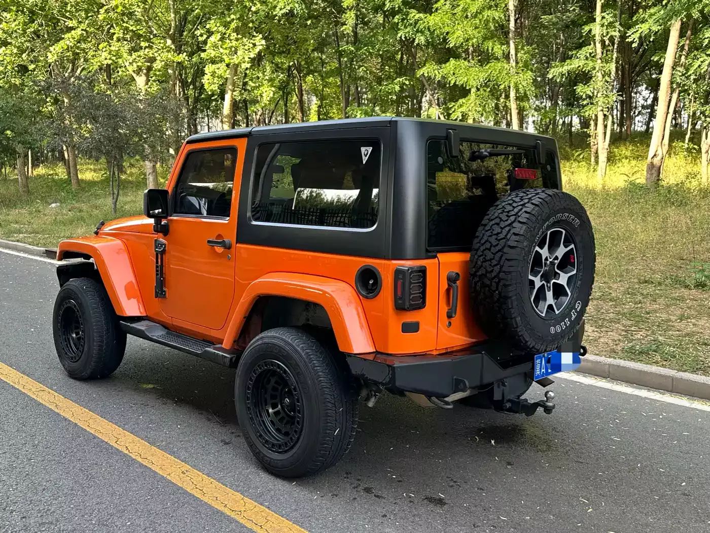 Jeep Wrangler 2013 3.6L Sahara Two-Door фото 10