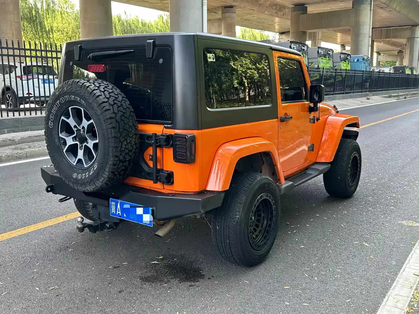 Jeep Wrangler 2013 3.6L Sahara Two-Door фото 11