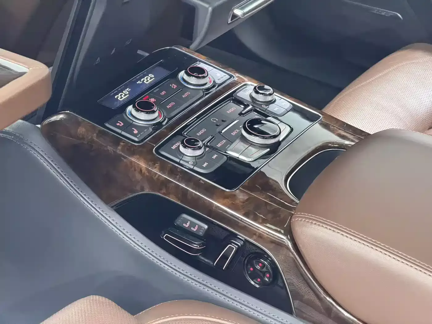 Audi A8 2014 A8L 6.3 FSI W12 quattro Flagship фото 6