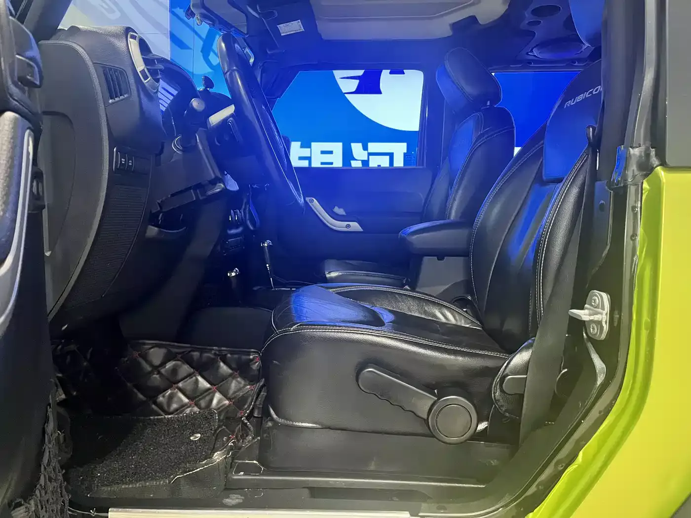 Jeep Wrangler 2015 3.6L Rubicon 2-Door фото 5