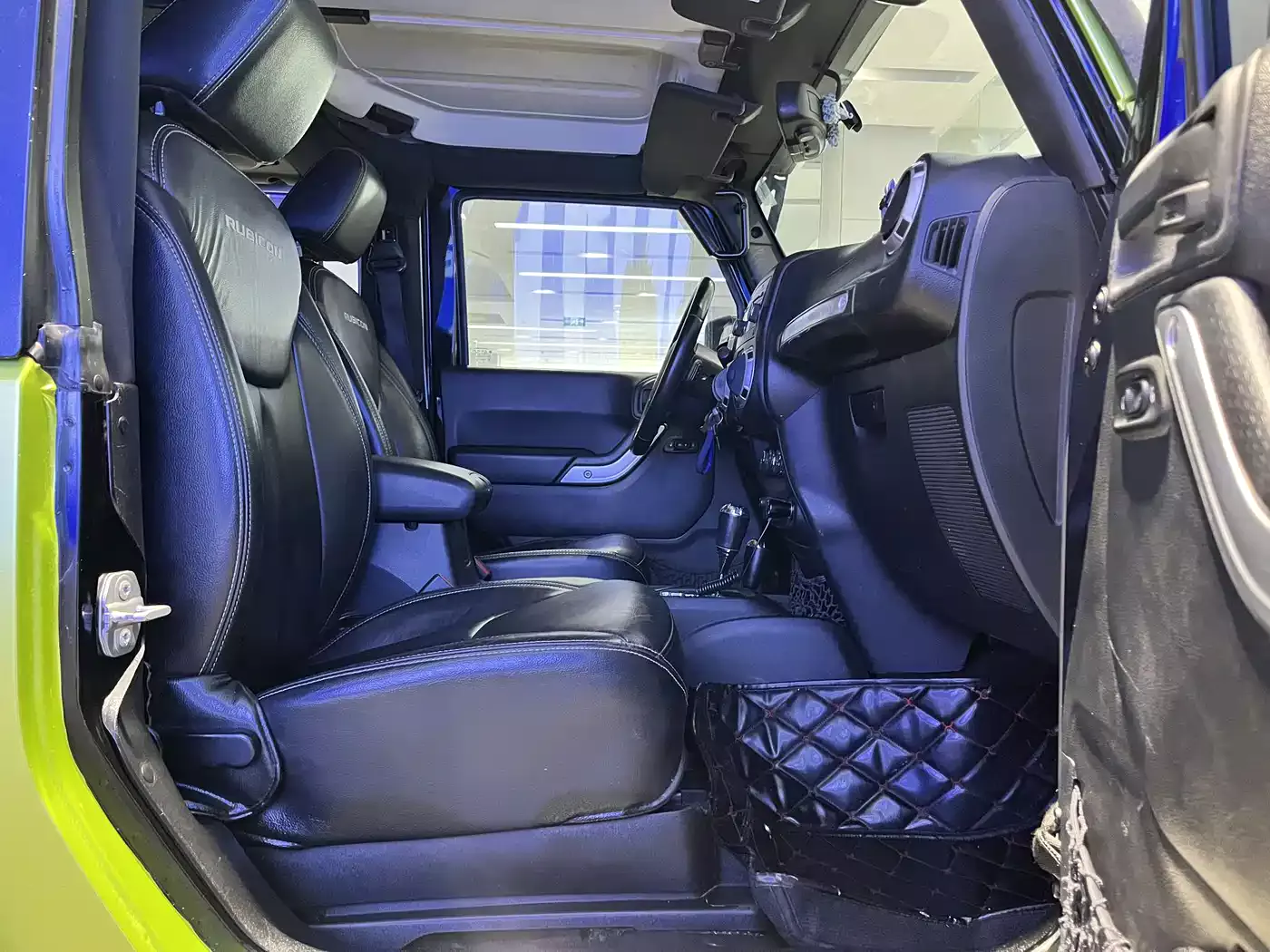 Jeep Wrangler 2015 3.6L Rubicon 2-Door фото 6