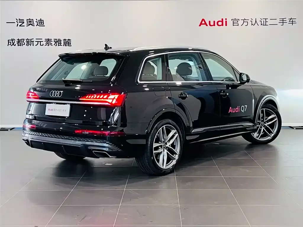 Audi Q7 2024 45 TFSI quattro S line Sport фото 4