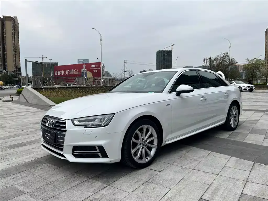Audi A4L 2018 30th Anniversary 40 TFSI Fashion