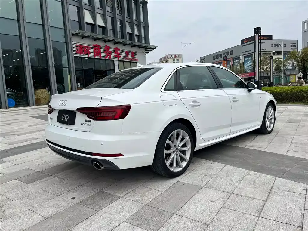 Audi A4L 2018 30th Anniversary 40 TFSI Fashion фото 6