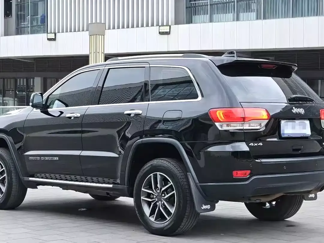 Jeep Grand Cherokee (Import) 2020 3.0L Elite Navigation Edition фото 9
