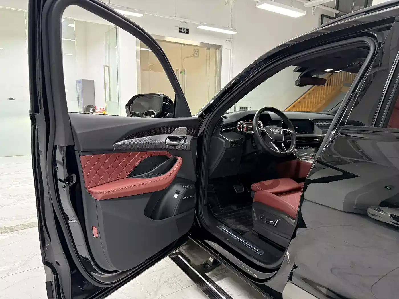 Audi Q6 2024 45 TFSI quattro Black Warrior Edition 6-seater фото 7