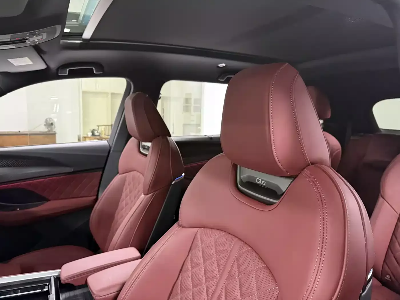 Audi Q6 2024 45 TFSI quattro Black Warrior Edition 6-seater фото 11