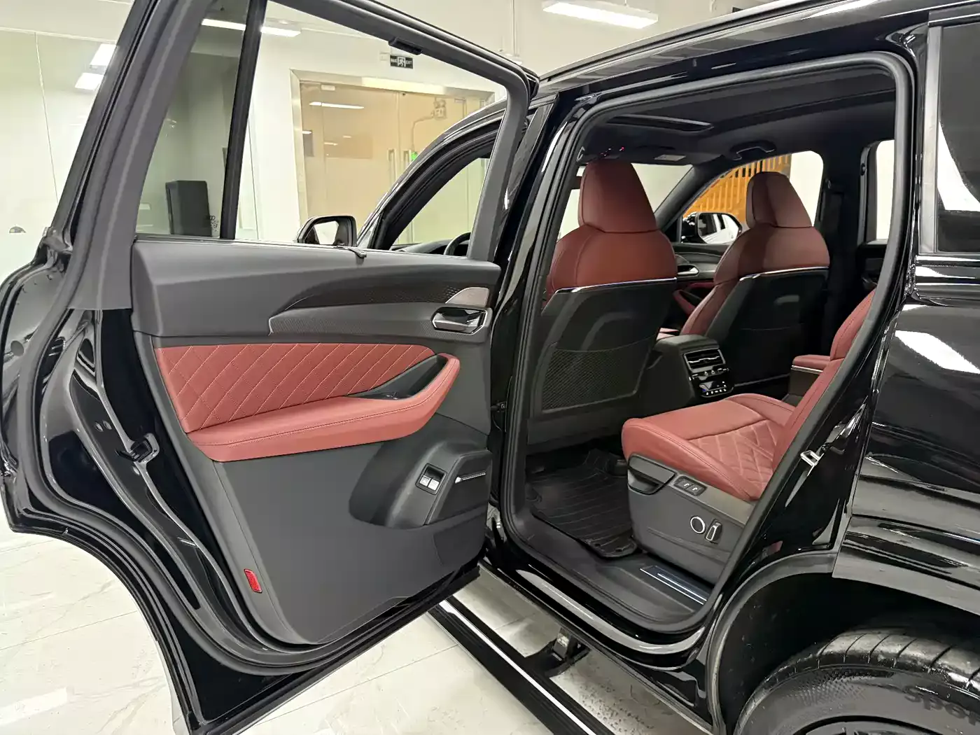 Audi Q6 2024 45 TFSI quattro Black Warrior Edition 6-seater фото 12