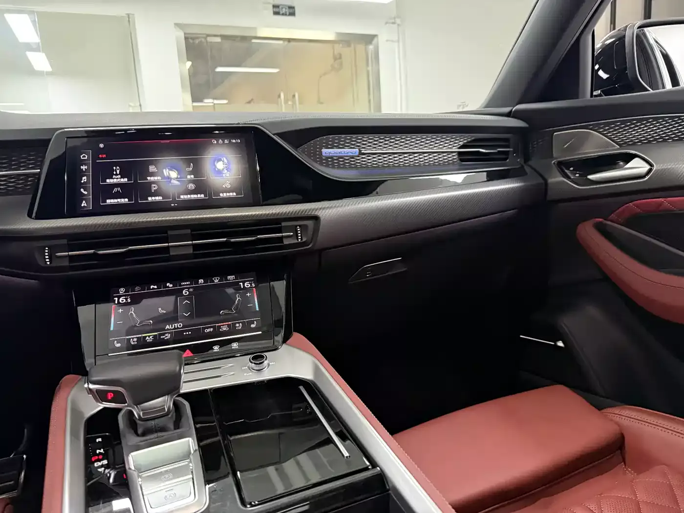 Audi Q6 2024 45 TFSI quattro Black Warrior Edition 6-seater фото 18
