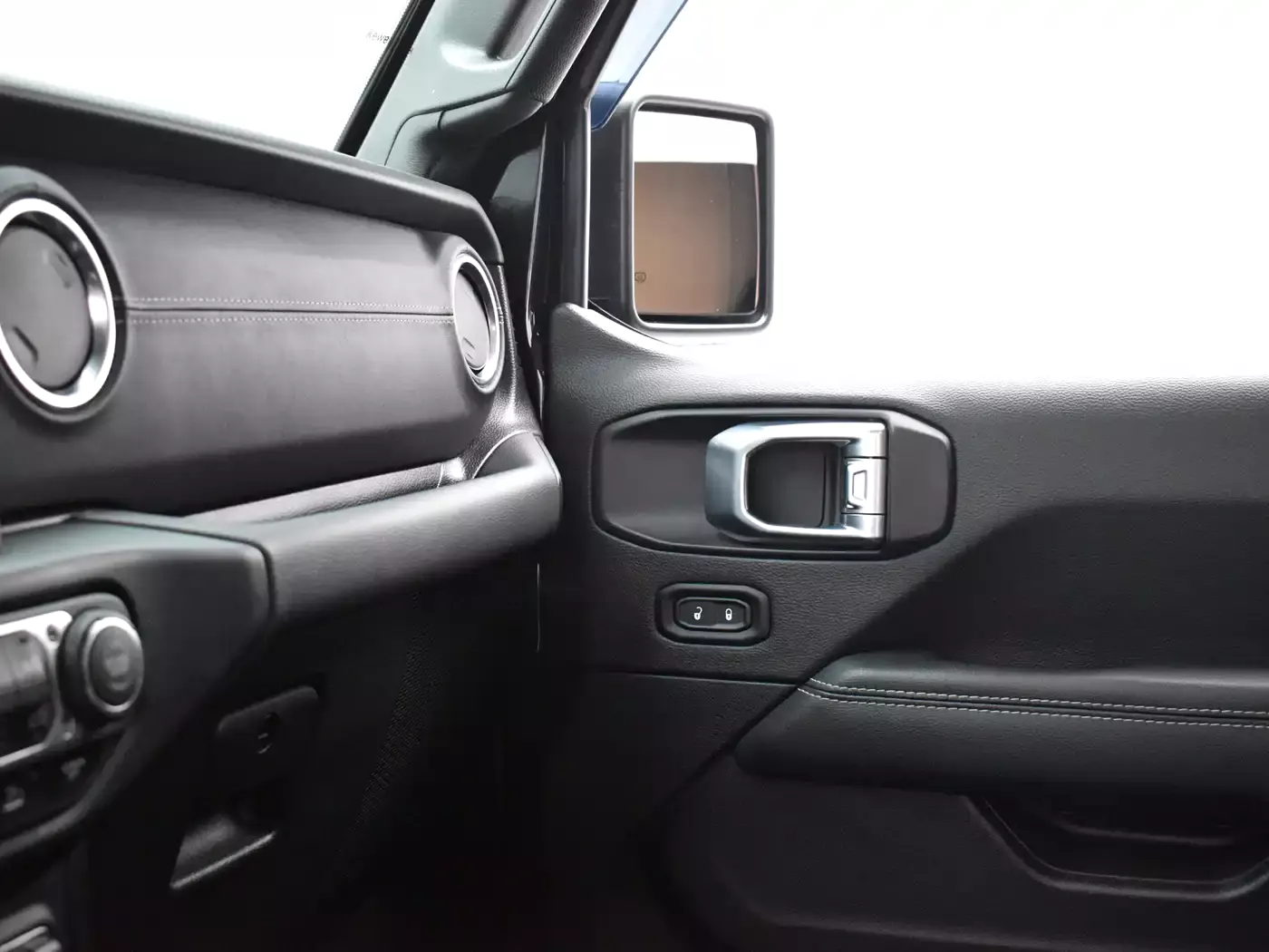 Jeep Gladiator 2022 3.6L Pioneer Edition фото 11