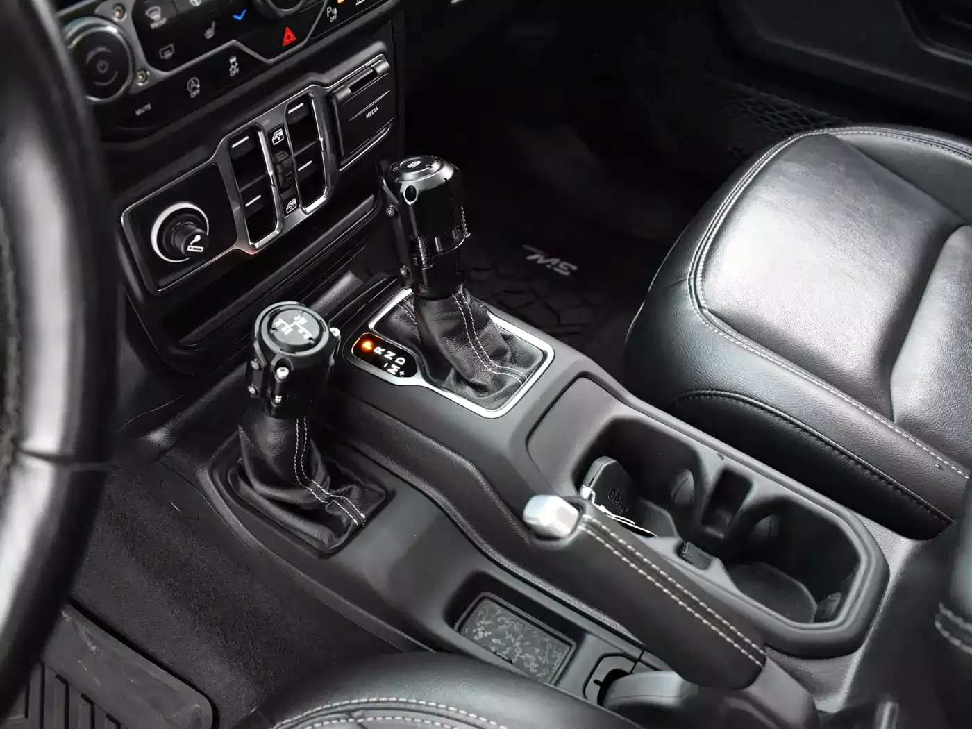 Jeep Gladiator 2022 3.6L Pioneer Edition фото 13
